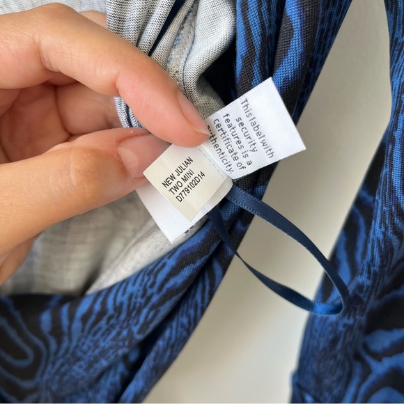 Diane Von Furstenberg Julian Two Mini 100% Silk Jersey Wrap Dress Size 2 - Picture 10 of 13